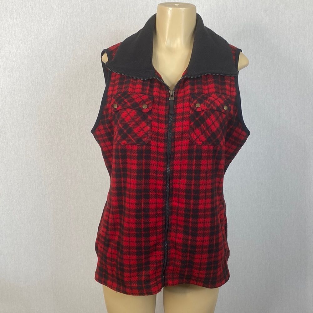 Women’s Chaps Front Zip Black and Red Plaid Fleece Vest. Size XL. EUC.